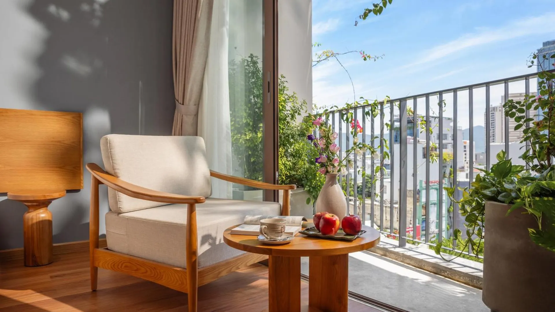 Vernal Hotel & Apartment Da Nang Aparthotel