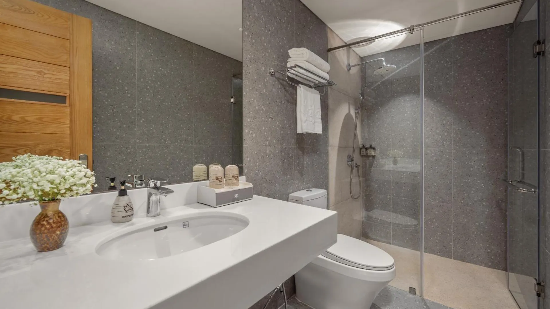 Vernal Hotel & Apartment Da Nang Aparthotel