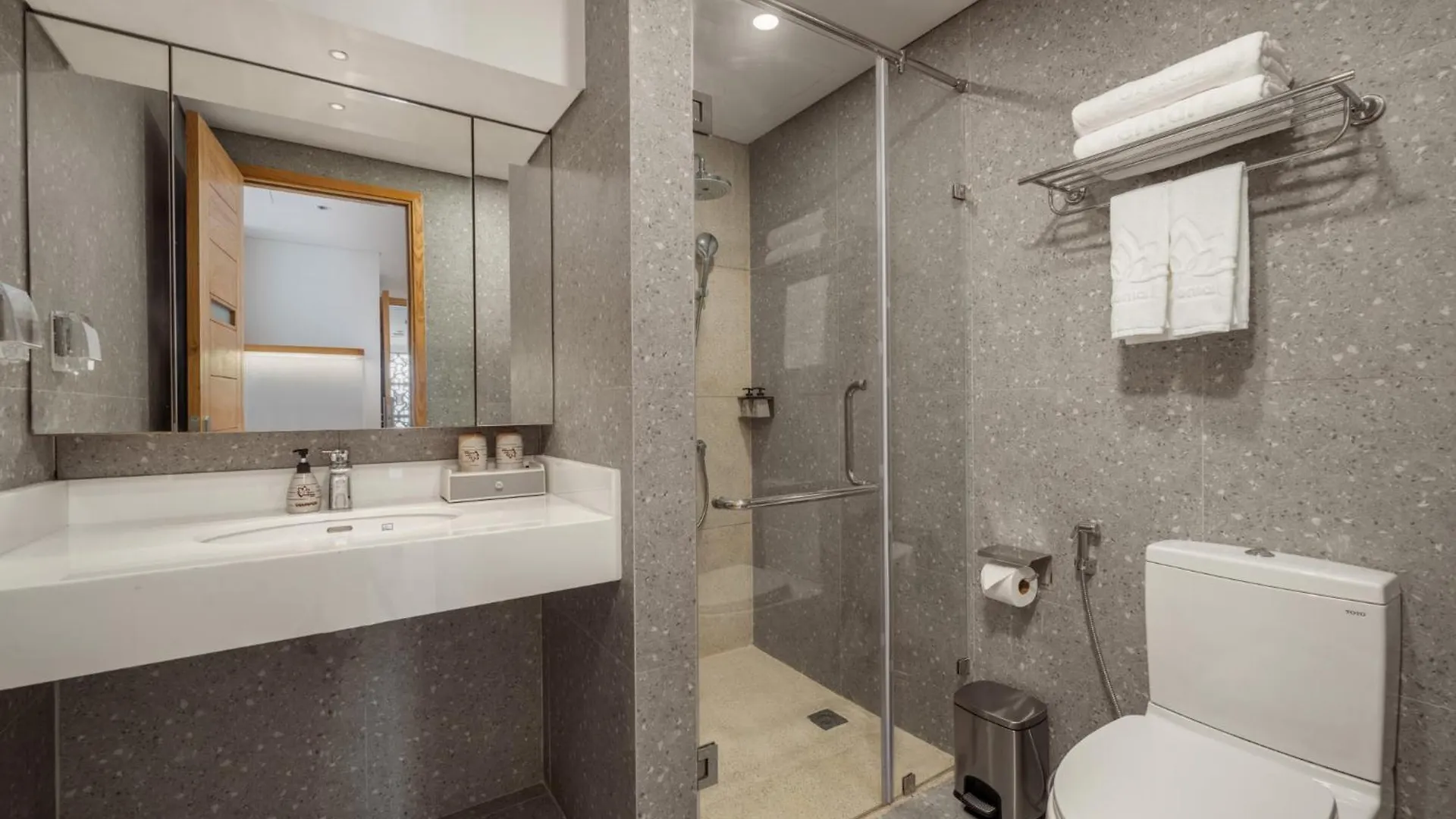 Vernal Hotel & Apartment Da Nang Aparthotel