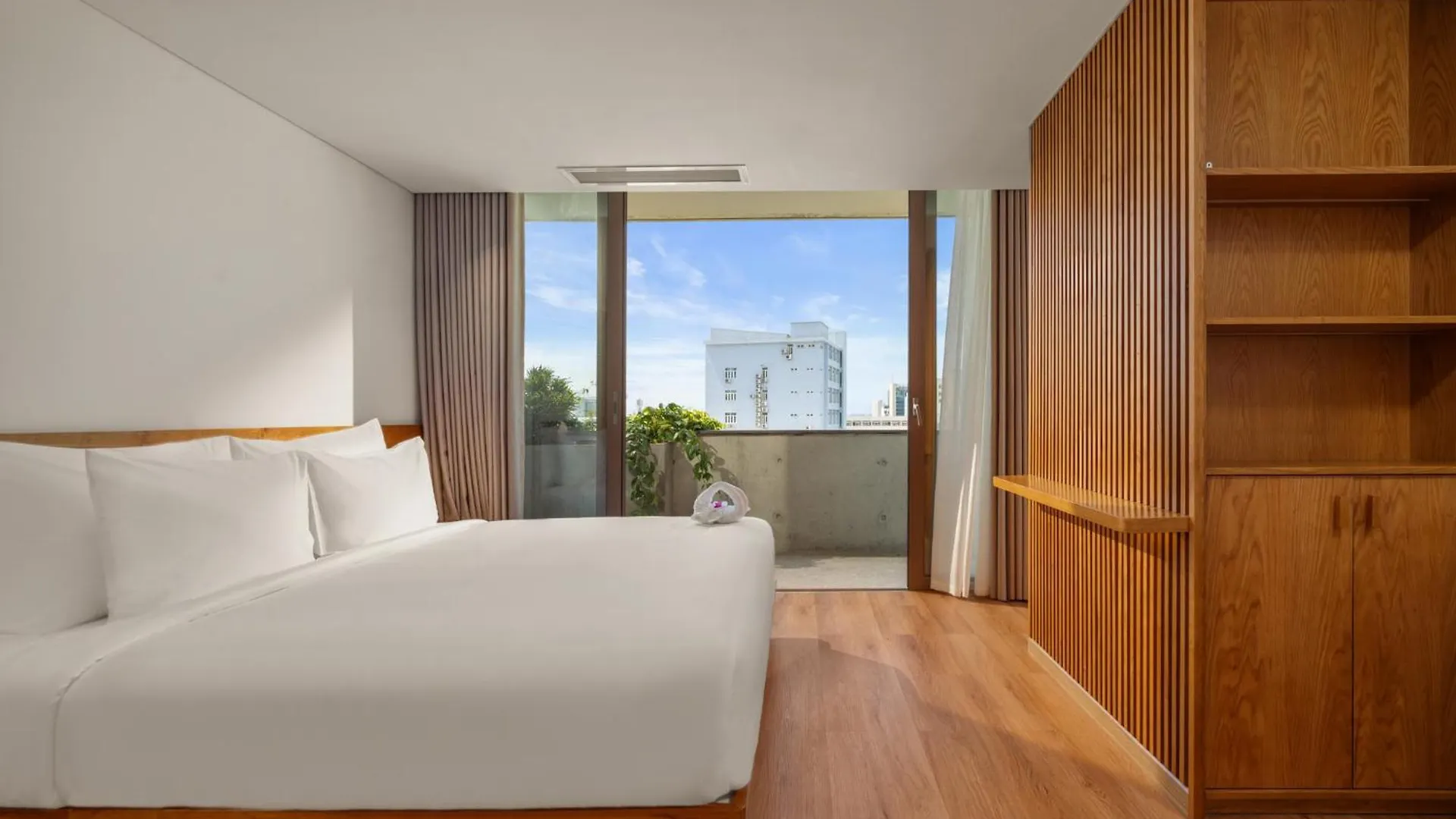 Vernal Hotel & Apartment Da Nang Aparthotel