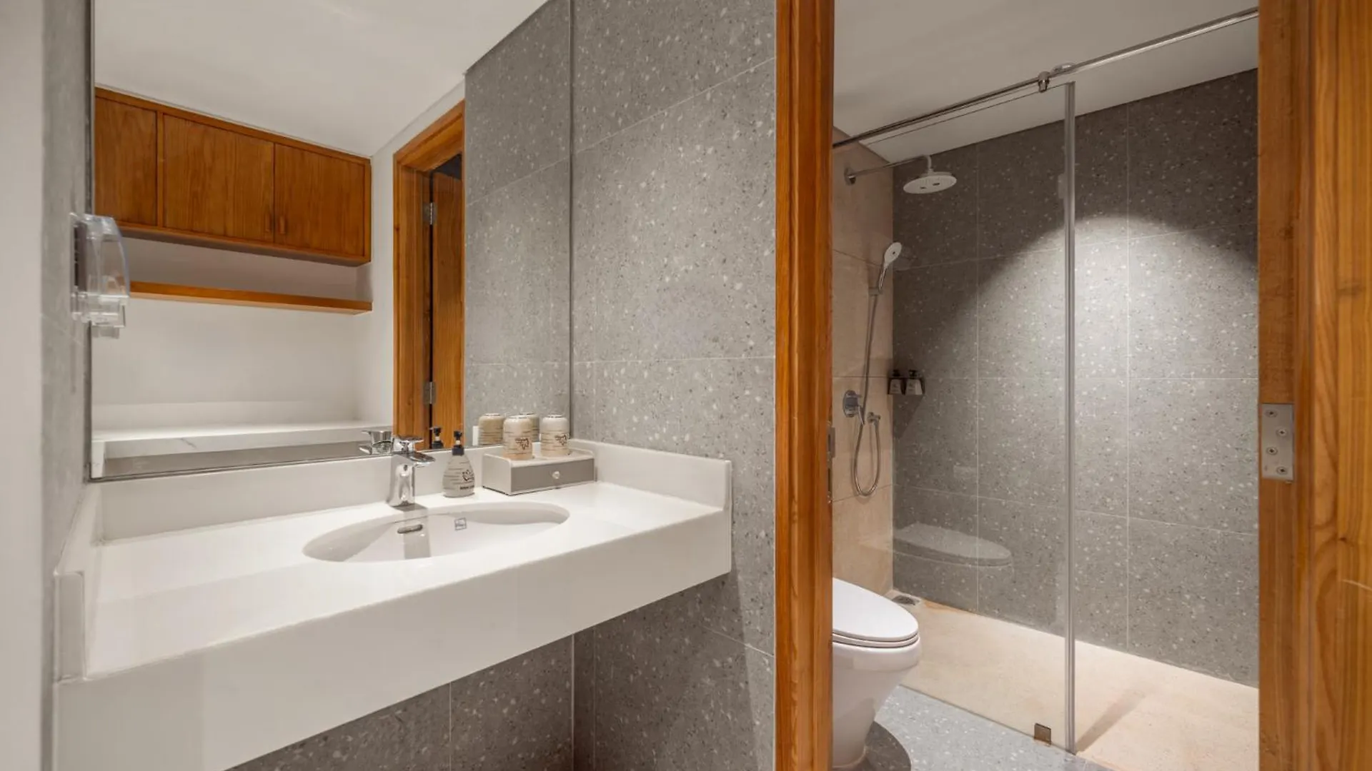 Vernal Hotel & Apartment Da Nang Vietnam