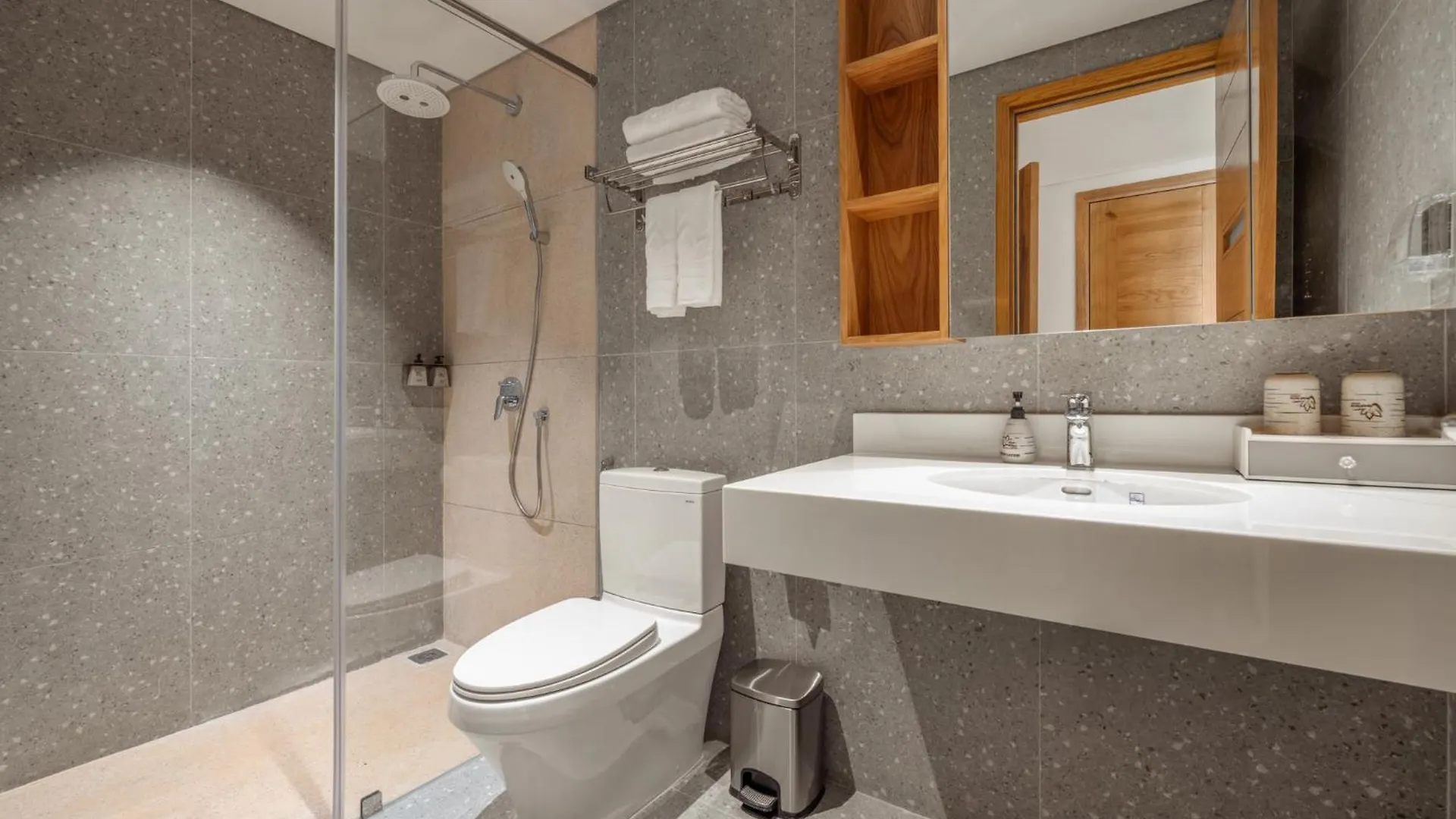 Vernal Hotel & Apartment Da Nang Vietnam
