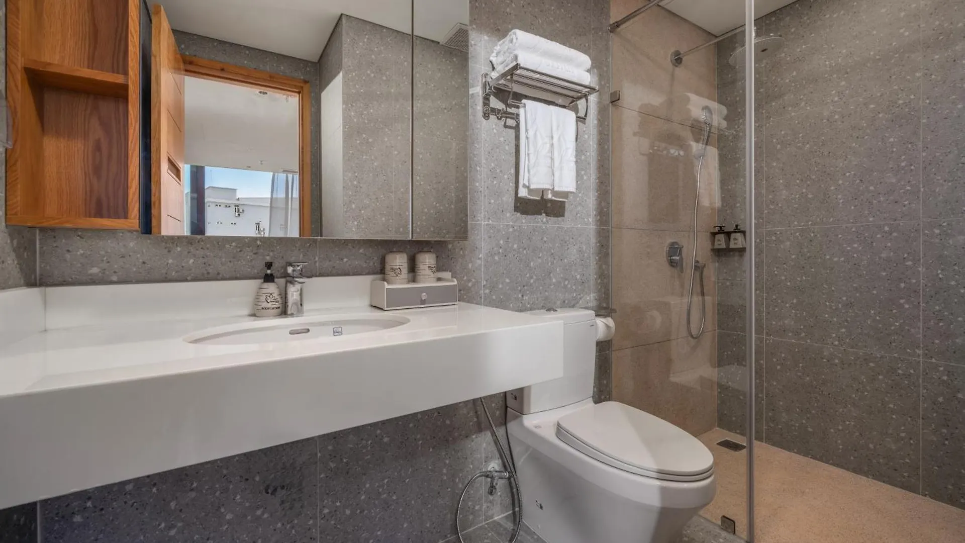 Vernal Hotel & Apartment Da Nang