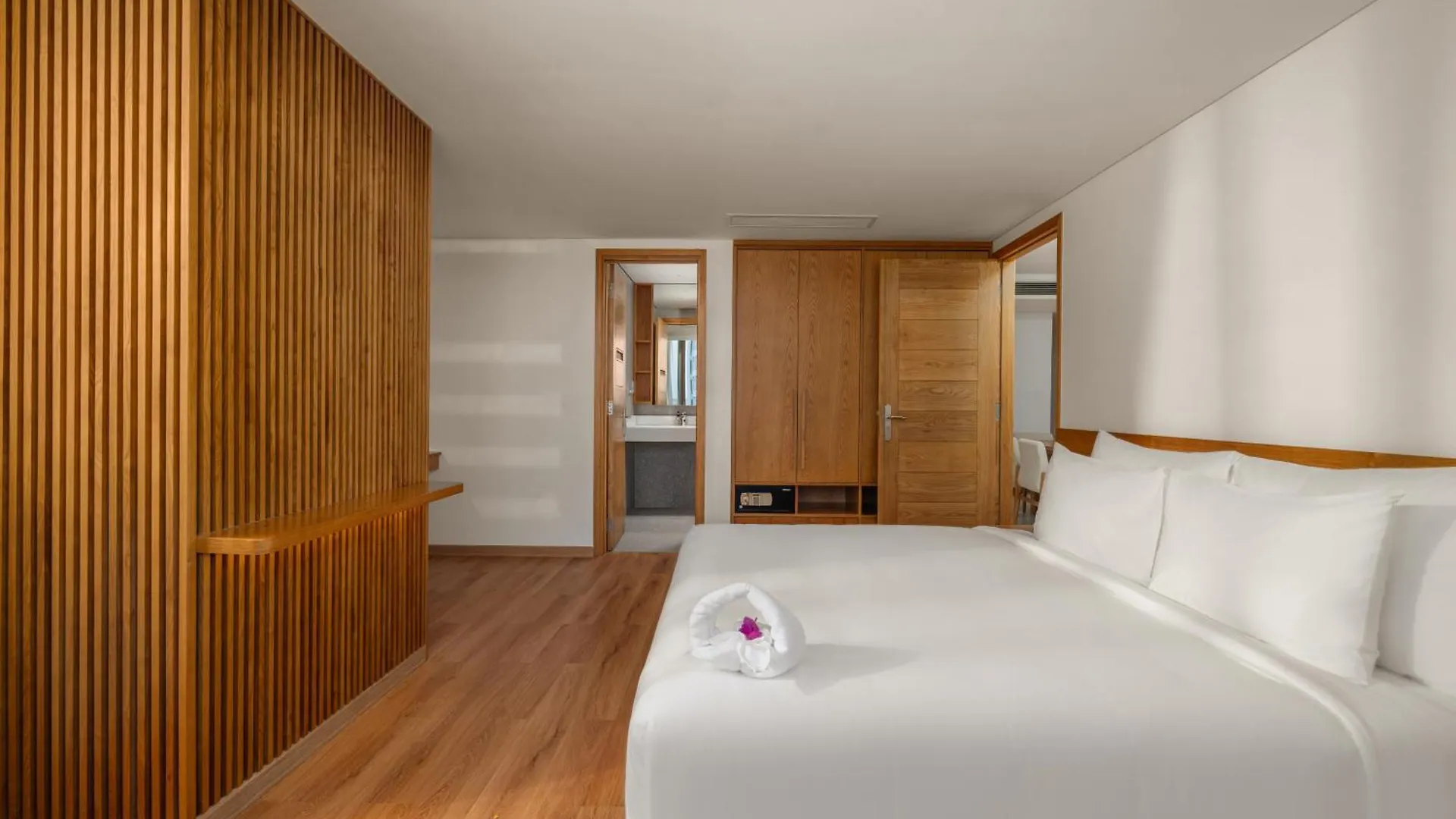 Vernal Hotel & Apartment Da Nang 0*,