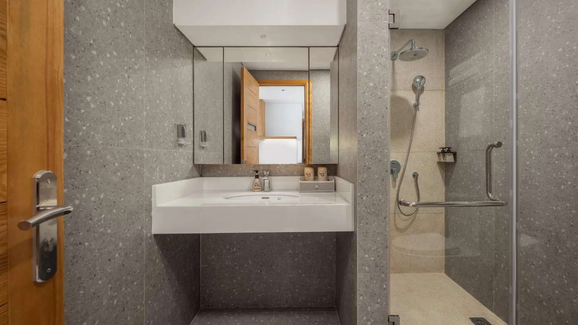 Aparthotel Vernal Hotel & Apartment Da Nang